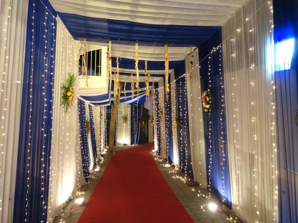 Gulmor Hotel Ludhiana Exterior photo