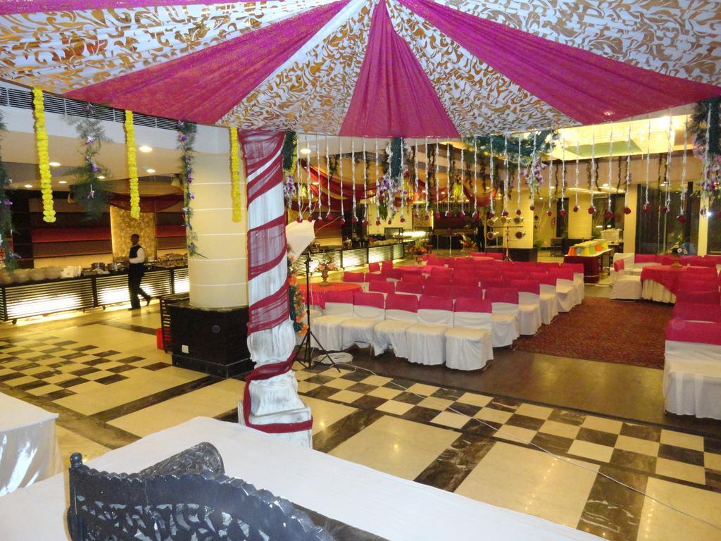 Gulmor Hotel Ludhiana Exterior photo